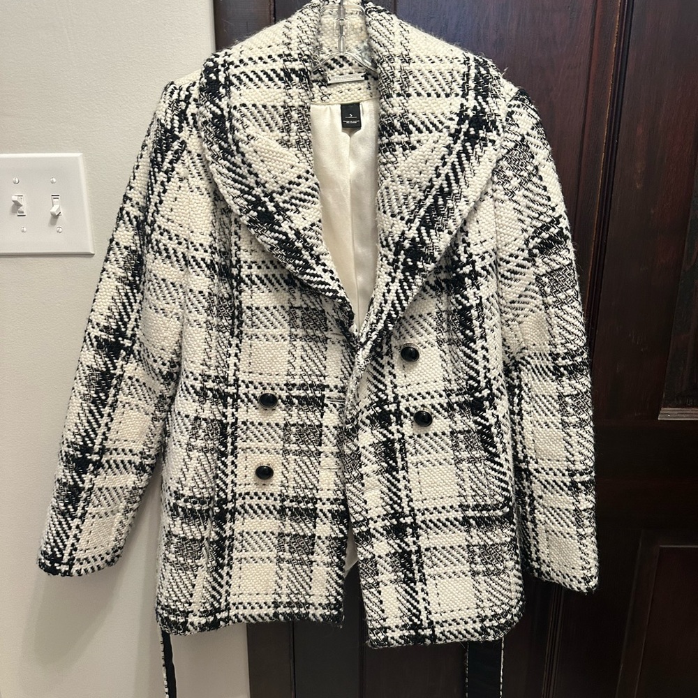 Stylish Black and White Plaid Women's Coat